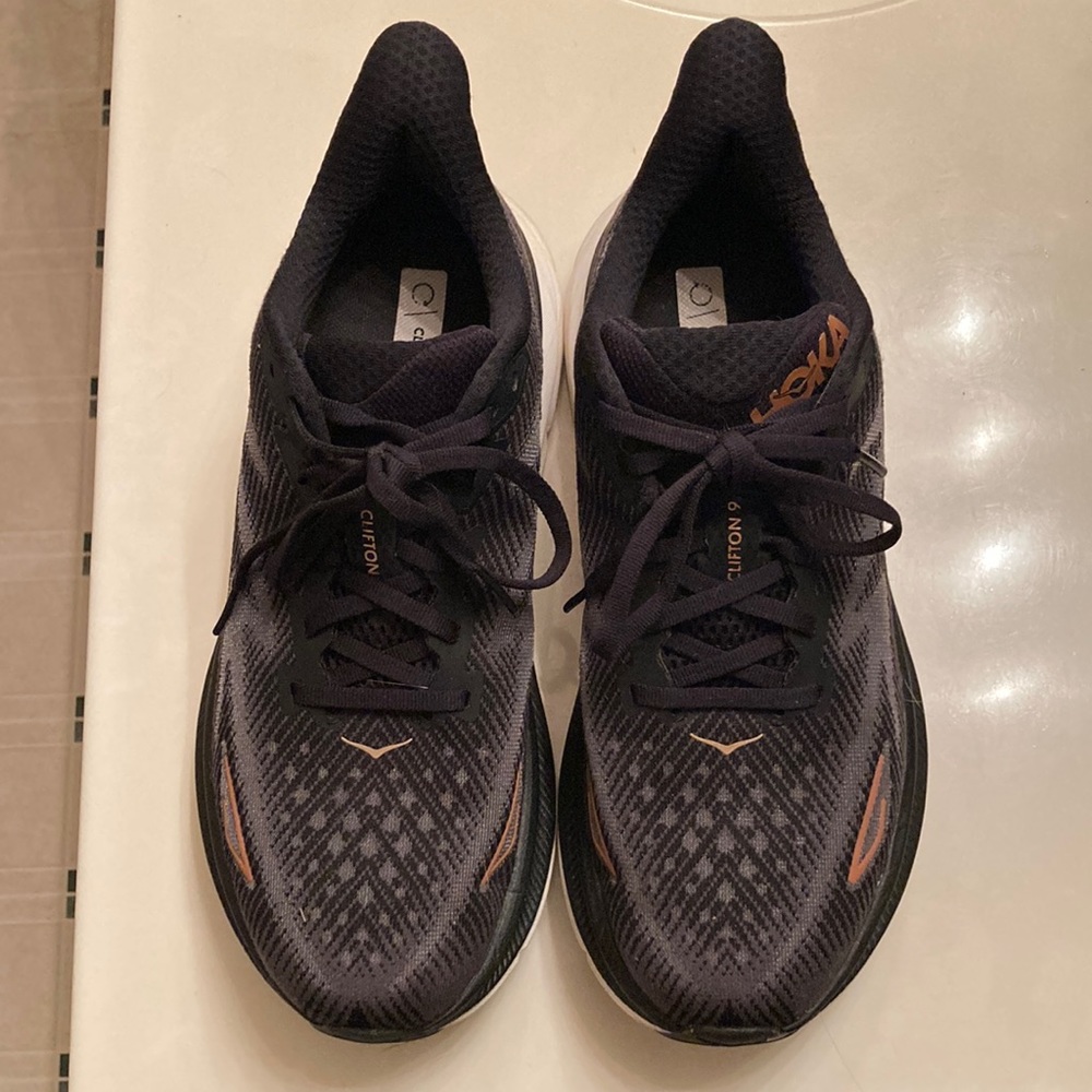 Hoka Clifton 9 Women’s shoes size 9.5